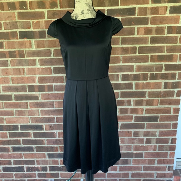 Banana Republic Dresses & Skirts - ⬇️$35 Banana Republic black short sleeve dress